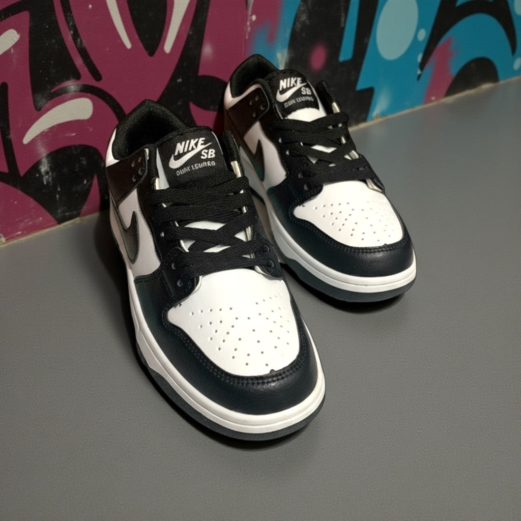 LADIES N1KE SB DUNK LOW SNEAKERS