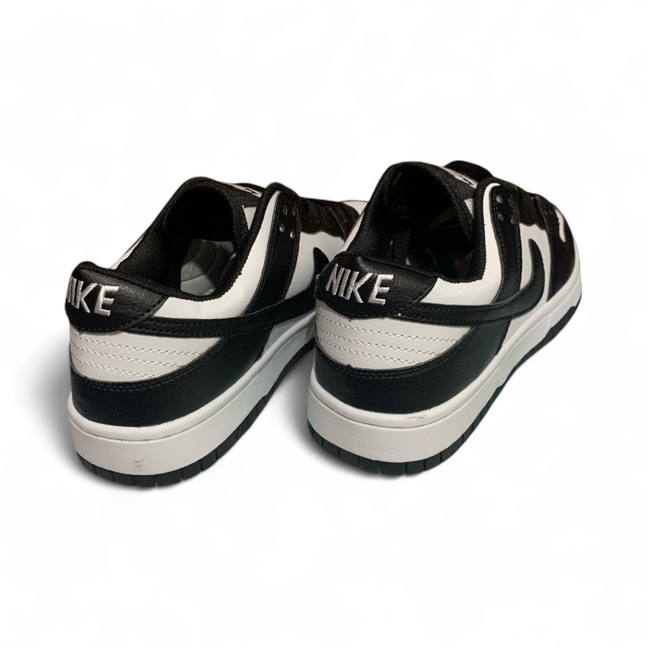 N1KE SB DUNK LOW PRO SNEAKERS