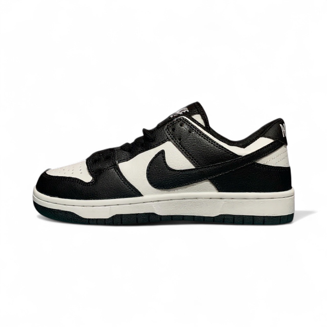 LADIES N1KE SB DUNK LOW SNEAKERS